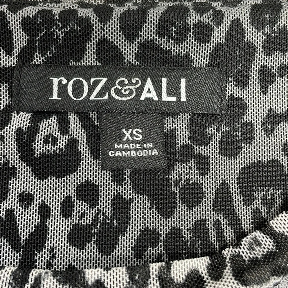 Roz & Ali Leopard Print Blouse 3/4 Rolled Tab Sleeve XS - Picture 11 of 16